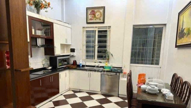 Cho thuê MBKD SPA PHỐ Nguyên Hồng - Đống Đa - 50m - 4 tầng - 28 triệu